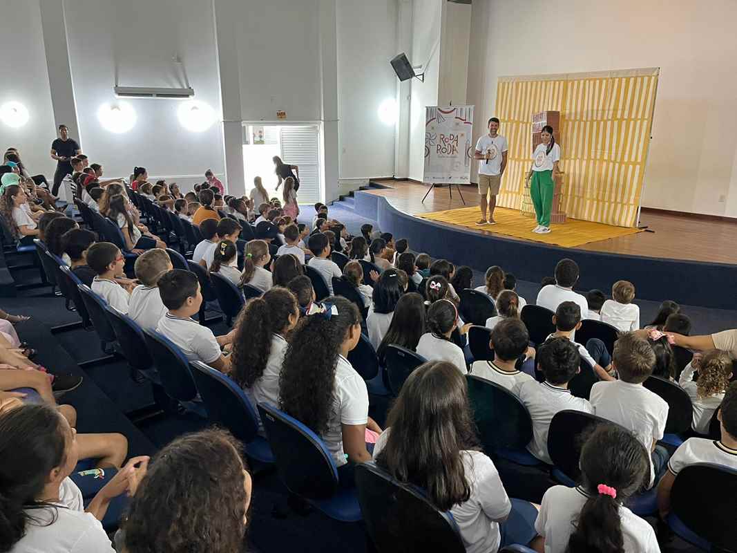Escolas Municipais de Itapema recebem “Projeto Roda-Roda: Teatro na Escola”