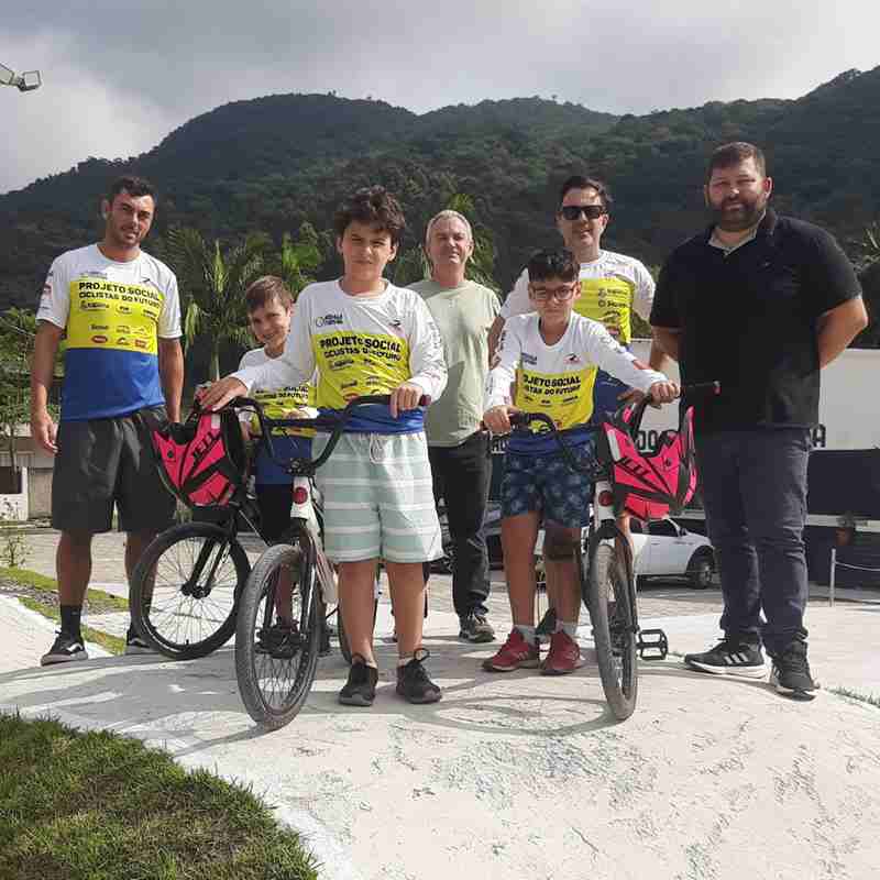 Presidente da Federação Catarinense de Ciclismo visita o Projeto Social Ciclistas do Futuro