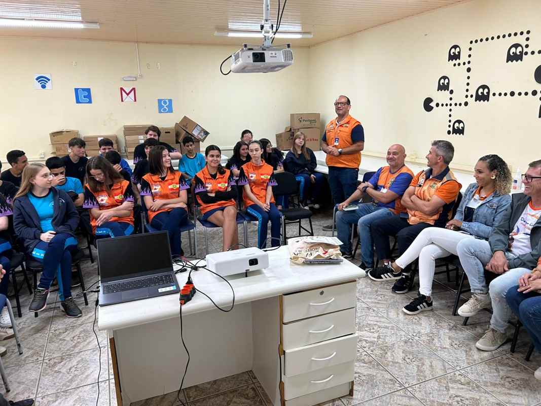 Representantes de Itapema realizam visita técnica do Programa Defesa Civil na Escola