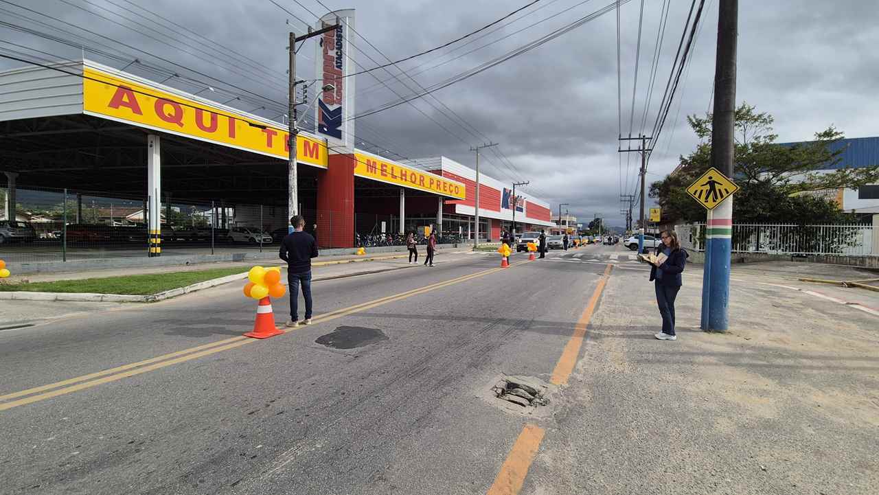 PORTO BELO - Blitz Informativa em alusão ao Maio Laranja