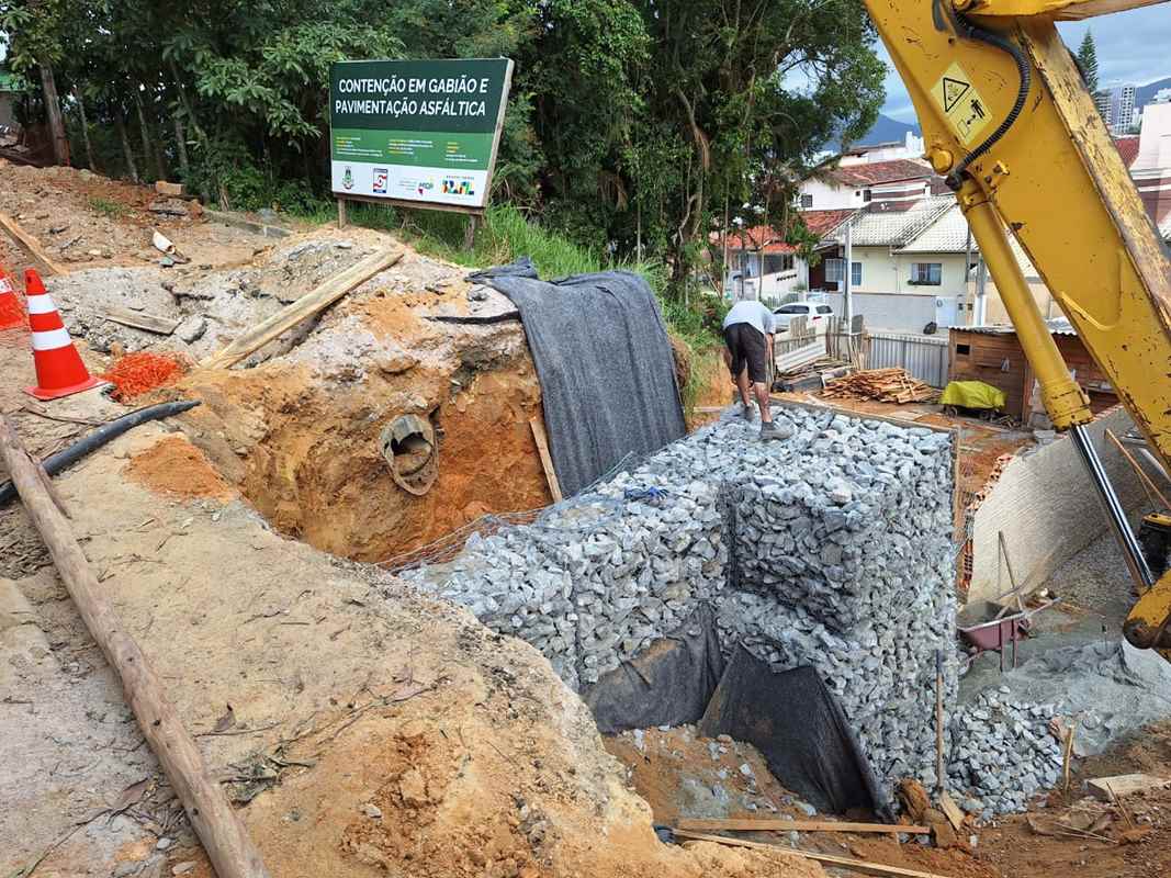 PORTO BELO - Porto Belo inicia obras na rua Guilhermina Gonçalves Nunes