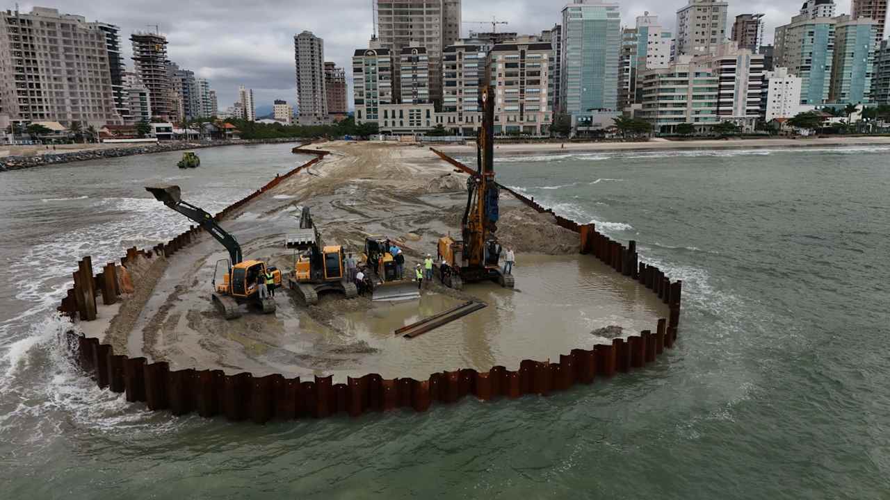 Concluída nesta quarta-feira a etapa mais complexa da obra do Píer de Itapema