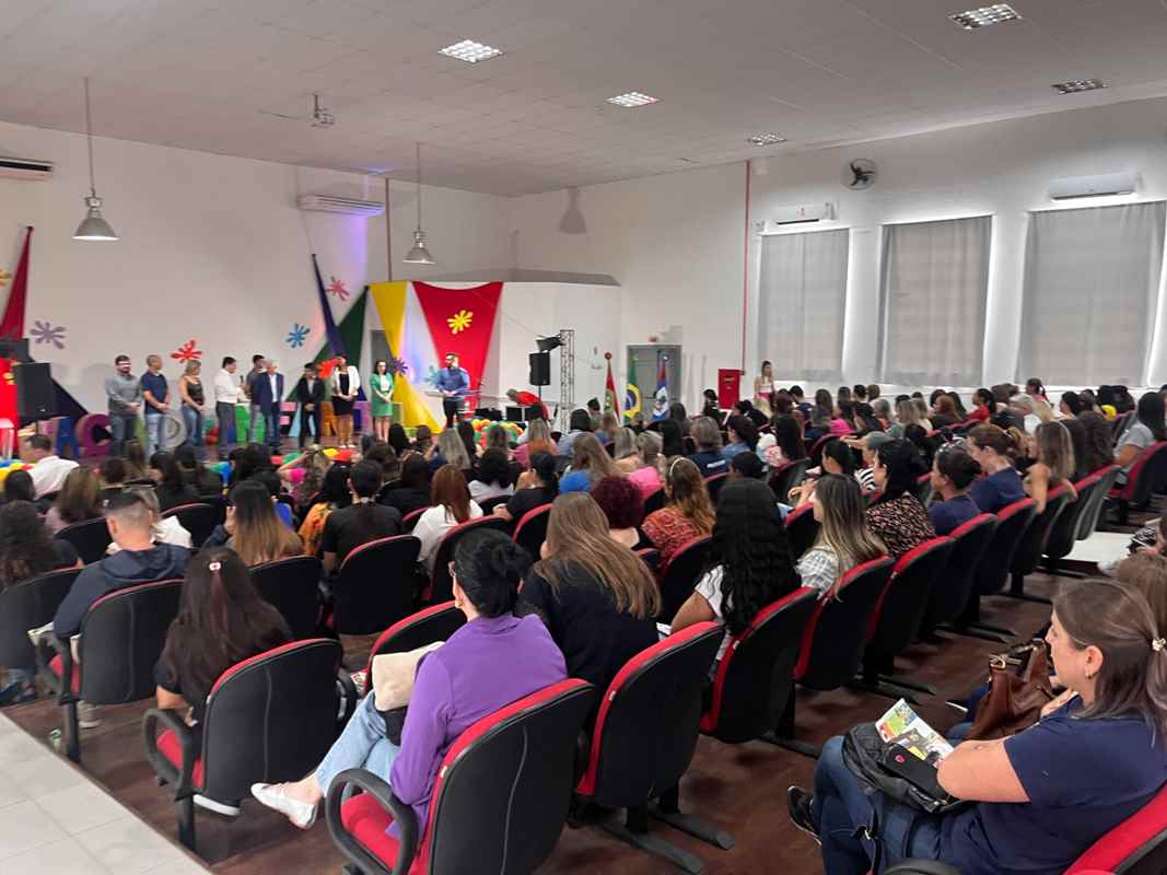 PORTO BELO - Porto Belo promove seminário para professores da rede municipal de ensino