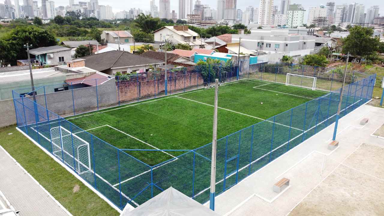 PORTO BELO - Porto Belo inaugura nova Quadra de Esportes no bairro Jardim Dourado