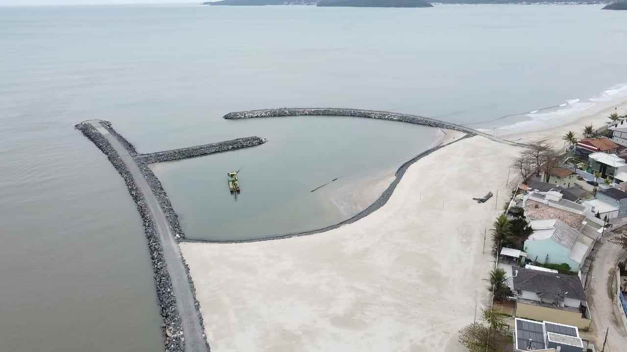 PORTO BELO - Obras do Molhe do Rio Perequê seguem em andamento