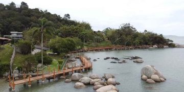 PORTO BELO - Porto Belo avança no turismo com a construção da passarela na Orla do Costão das Vieiras