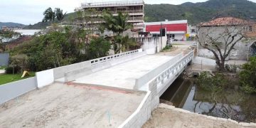 PORTO BELO - Obras da ponte sobre o Rio Perequezinho estão em andamento