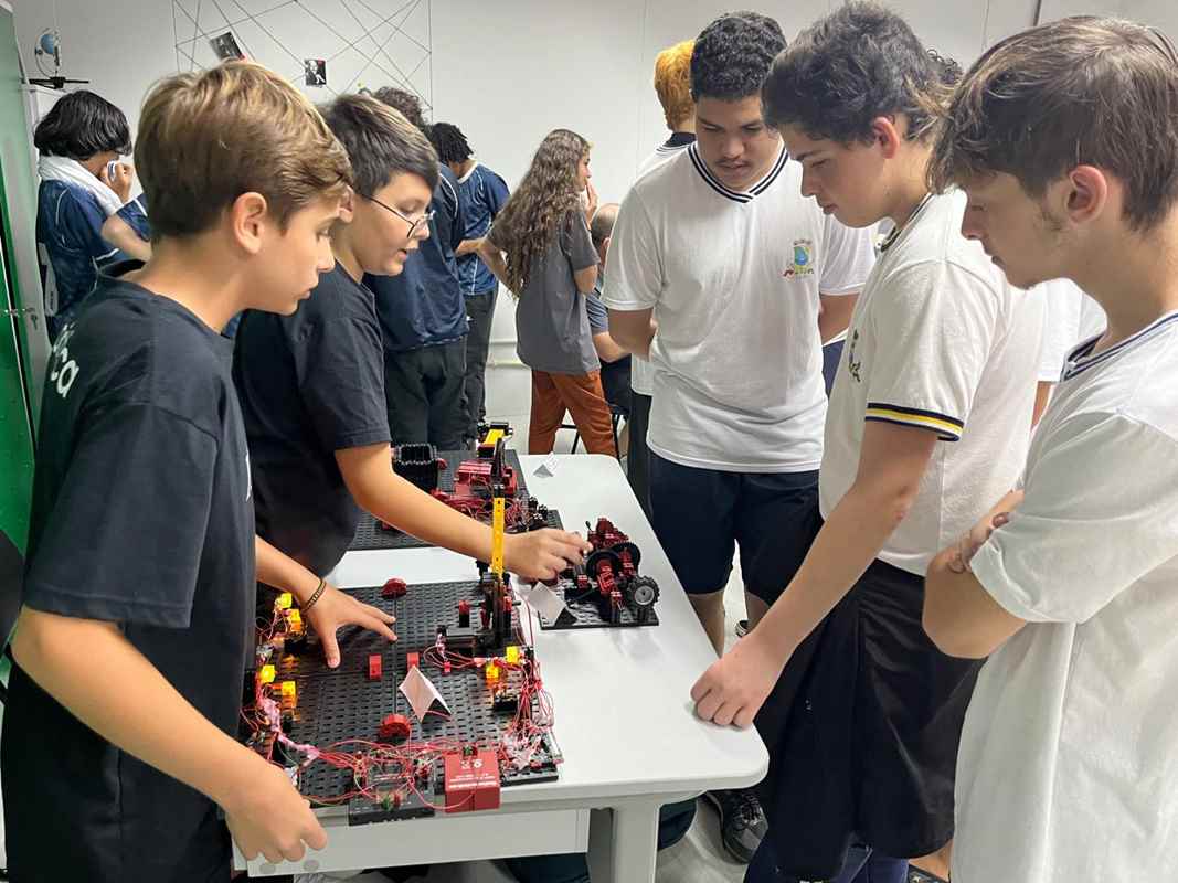 Feira de Robótica apresenta projetos desenvolvidos na Rede Municipal de Ensino