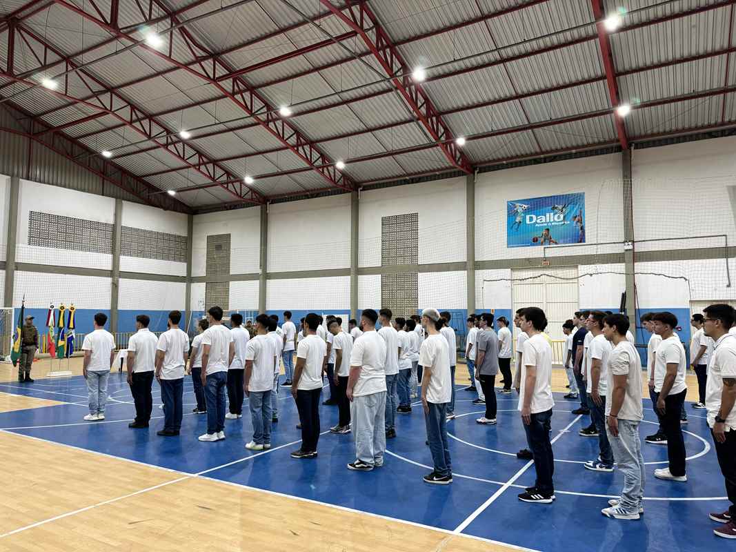 Jovens de Itapema participam de Juramento à Bandeira em Cerimônia de Dispensa Militar