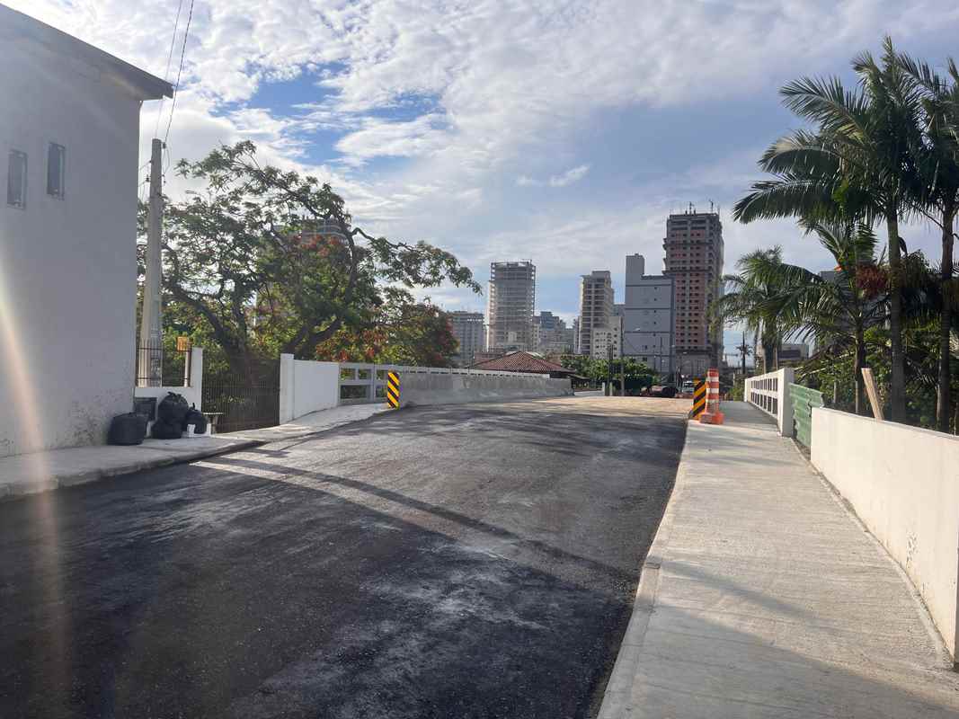 PORTO BELO - Obra da ponte sobre o Rio Perequezinho avança para colocação de asfalto