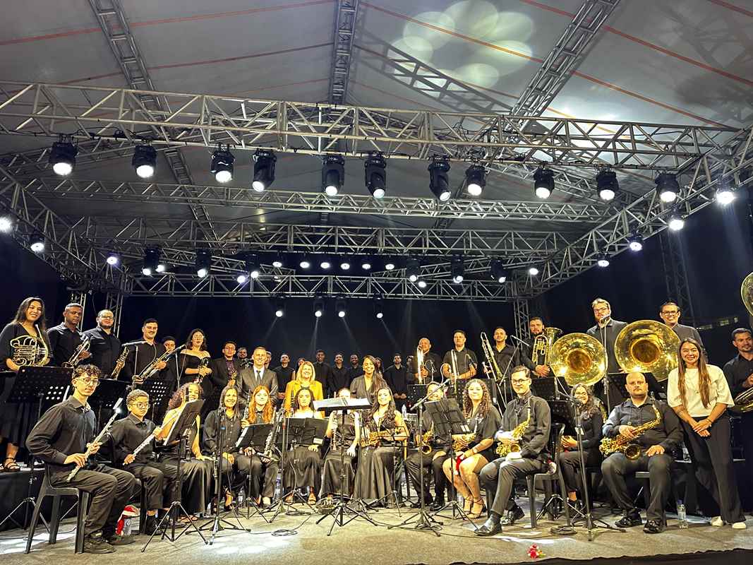 Concerto da Banda Municipal de Itapema emociona público na Praça da Paz