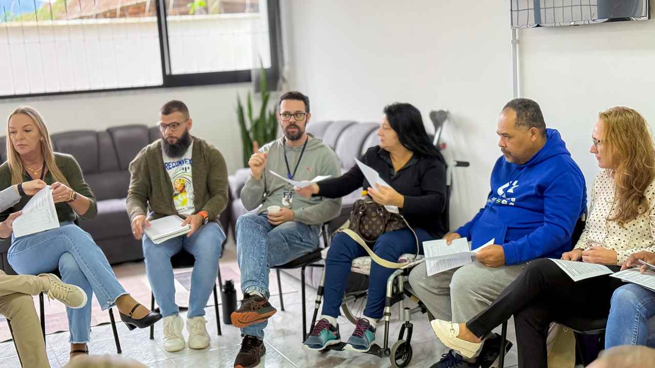 Autoridades se reúnem no CREAS para debater fortalecimento da rede de assistência social
