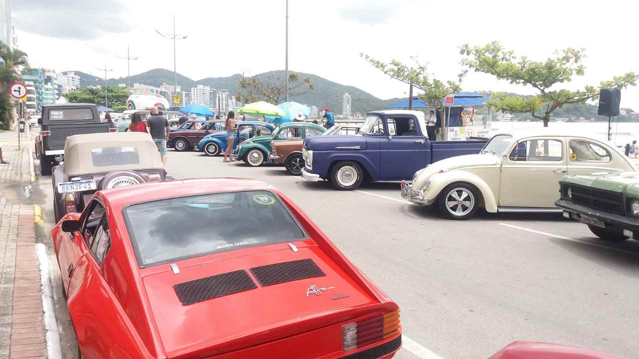 Domingo (01/06) tem Feira Cultural e Encontro de Carros Antigos na Avenida Beira Mar de Itapema