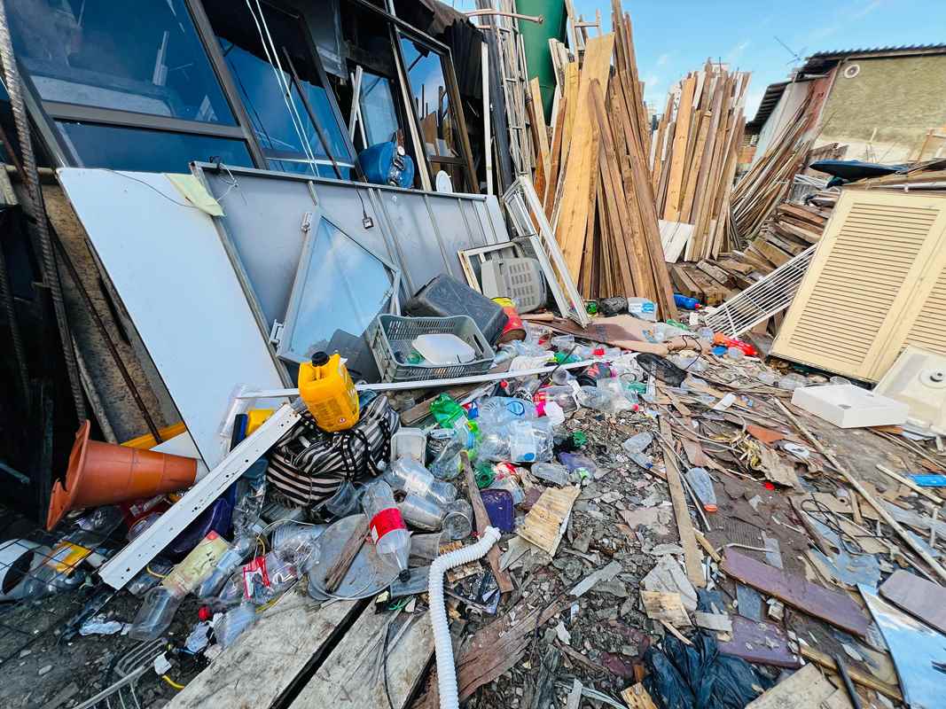 Estabelecimento de sucatas irregular é interditado após operação integrada