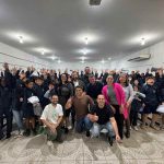 Iniciada a entrega dos uniformes de inverno aos alunos da Rede Municipal de Ensino - Foto: Fernanda Mateus/ PMI