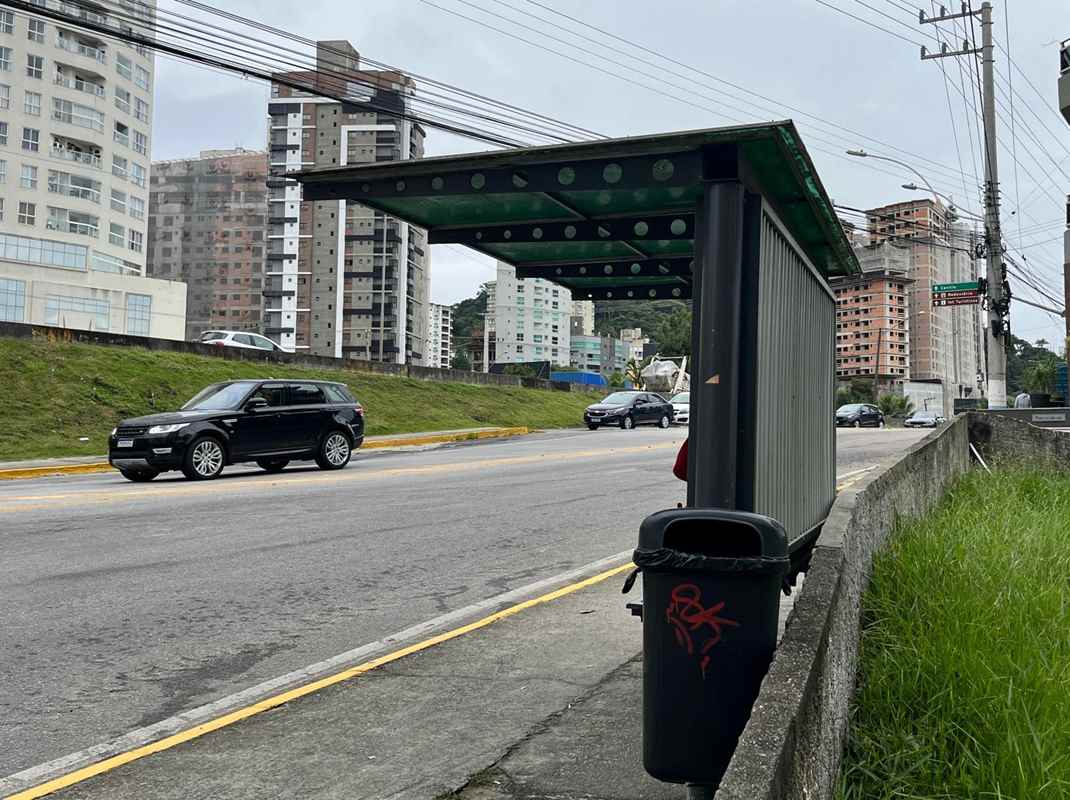 Secretaria de Planejamento Urbano realiza levantamento dos pontos de ônibus em Itapema
