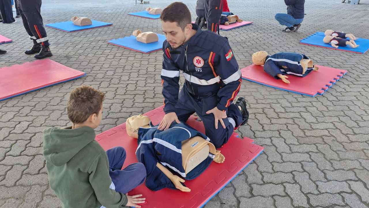 Praça da Paz sedia projeto de orientação e prevenção em saúde do SAMU