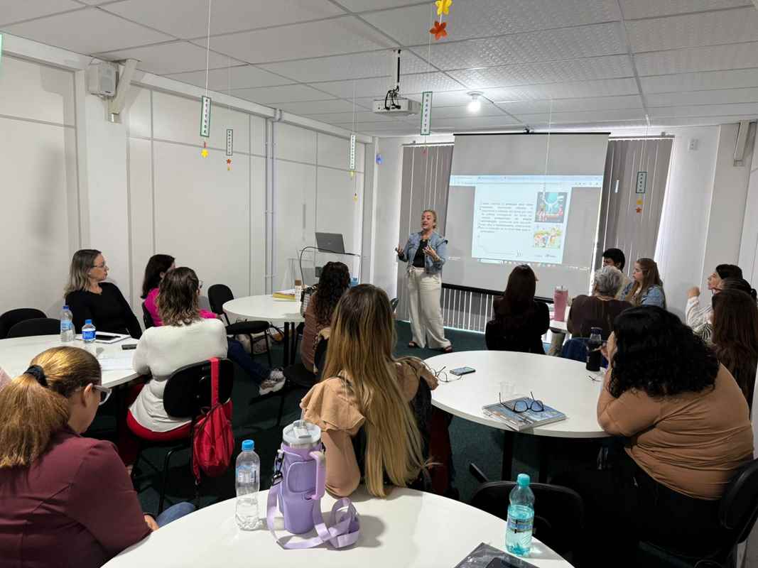 Professores de Ciências Humanas participam de formação continuada