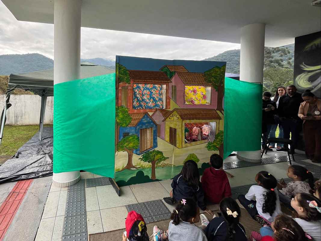 Teatro de fantoche leva orientação e conscientização às crianças no CRAS