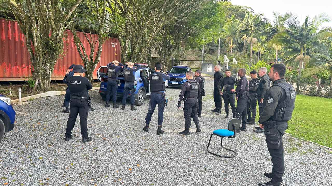 Guarda Municipal participa de treinamento técnico com foco em abordagem e manuseio de arma de fogo - Foto: Guarda Municipal/ GM