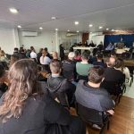 Prefeitura de Itapema realiza reunião de orientação com bares e restaurantes sobre fiscalização sanitária e gestão de resíduos