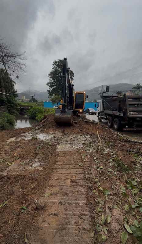 Secretaria de Obras inicia intervenção para prevenir alagamentos na região da Rua 102-C