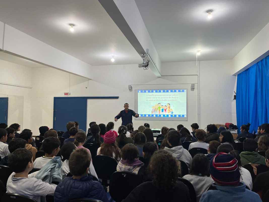 Escolas da Rede Municipal de Ensino de Itapema recebem ações do Programa Alerta Vermelho