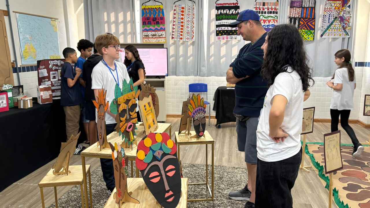 Feira das Áreas do Conhecimento destaca solidariedade dos alunos na Escola Joaquim Vicente de Oliveira