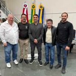 Jovens participam de Juramento à Bandeira e Dispensa Militar