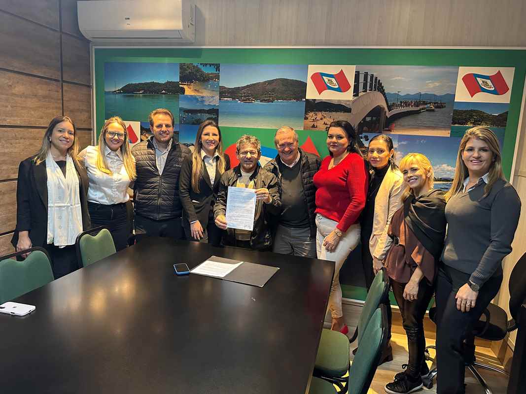 Município de Porto Belo firma parceria com o SICREDI para implementação do Projeto Cooperativa Escolar