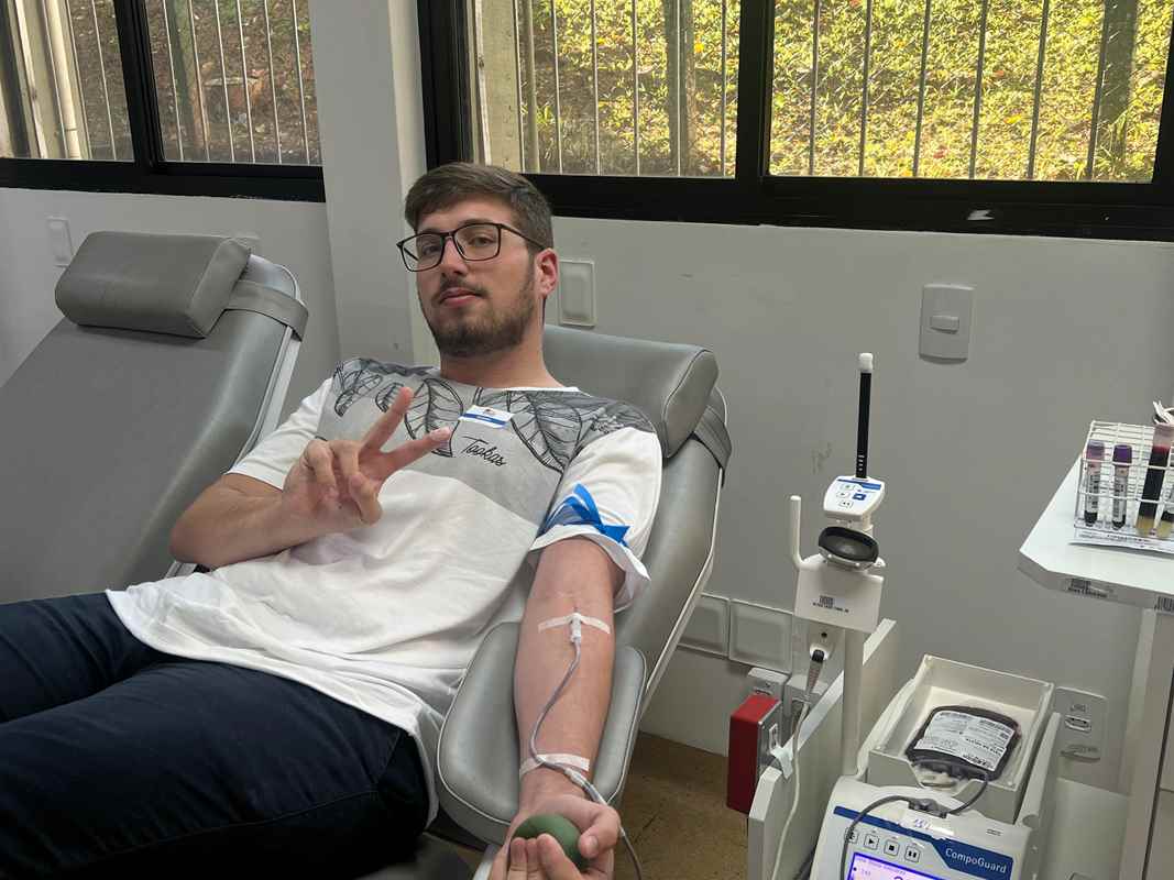Voluntários de Porto Belo doam sangue no HEMOSC de Florianópolis