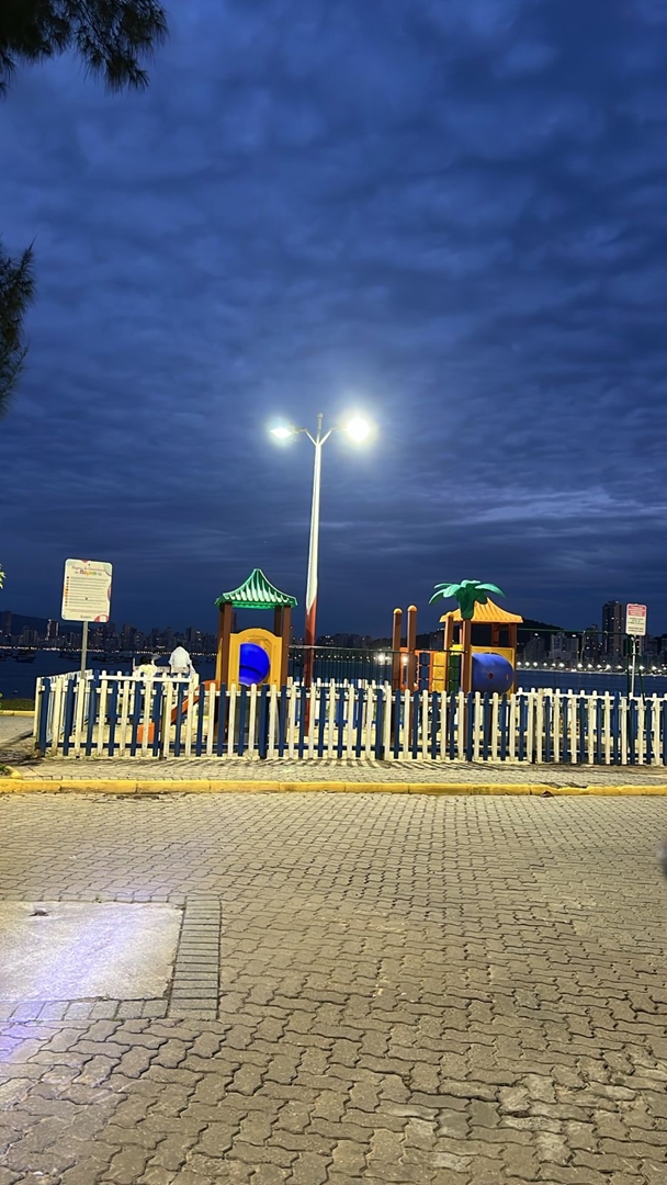 Nova iluminação de LED em áreas do Canto da Praia reforçam segurança para moradores e visitantes