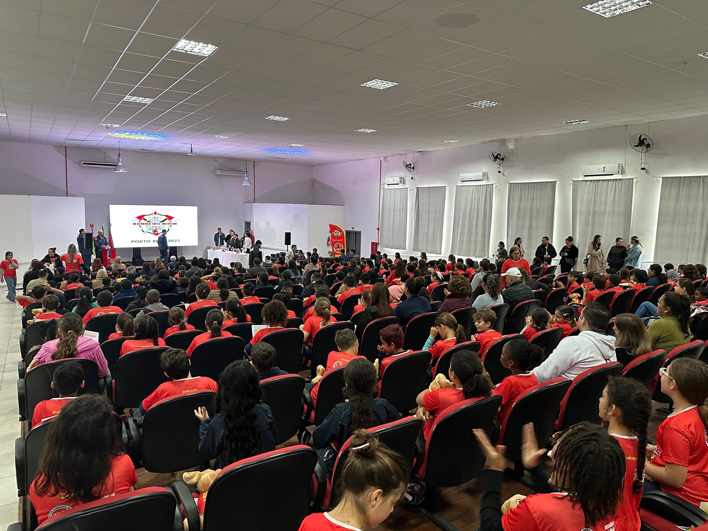 PORTO BELO - Formatura dos Bombeiros Mirins reúne cerca de 500 crianças em Porto Belo