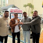 Prefeito Alexandre Xepa entrega nova van para transporte de pacientes em Itapema