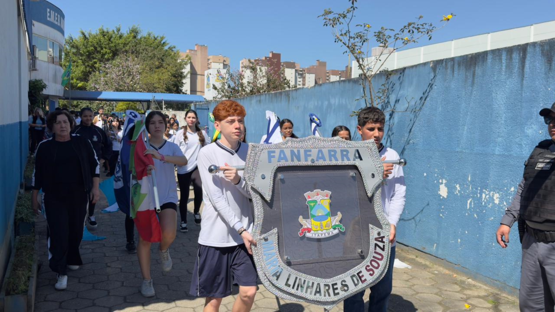 ECIM Maria Linhares realiza desfile cívico no Bairro Alto São Bento