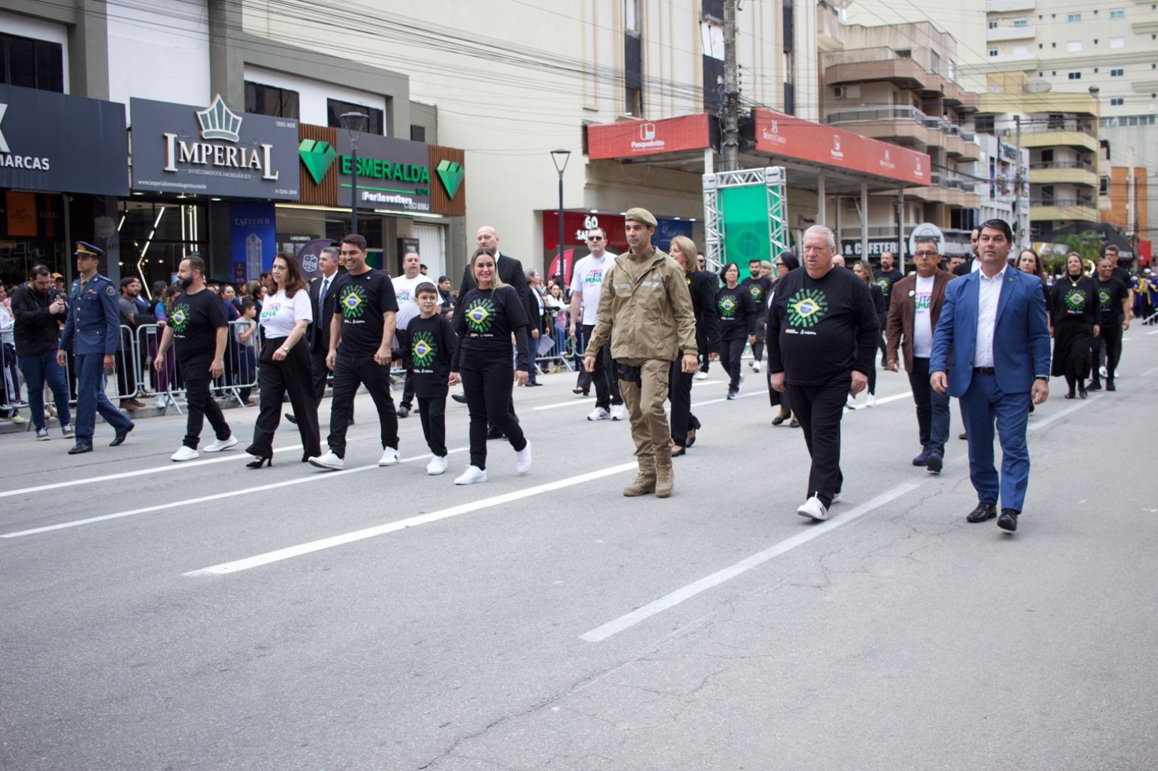 Maior desfile da história marca o 7 de Setembro em Itapema