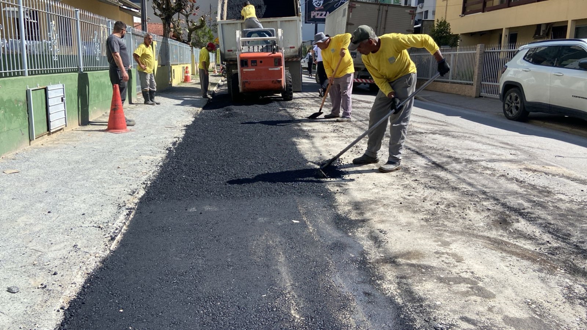 Rua 290 recebe novo asfalto e faixa elevada