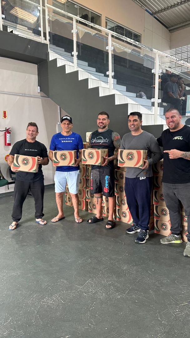 Secretaria de Esporte entrega 80 cestas básicas à Assistência Social de Itapema