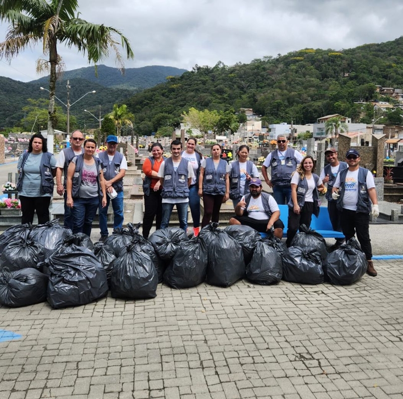 Ação de limpeza nos cemitérios de Itapema elimina mais de mil potenciais criadouros da dengue
