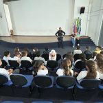 Aprender brincando: alunos recebem orientações sobre trânsito seguro