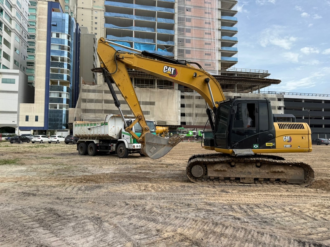 Arena começa a ser montada para o Brasileiro e o Mundial de Vôlei de Praia em Itapema
