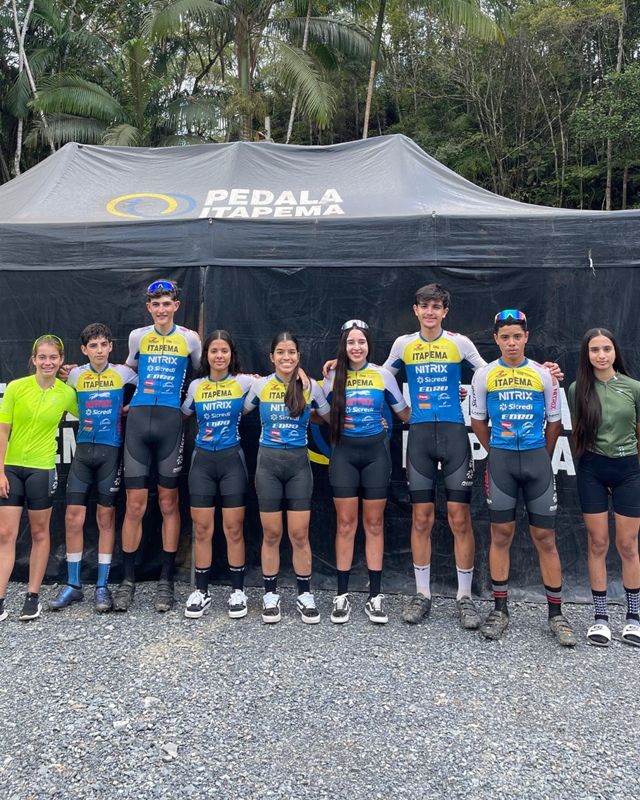 Equipe de base da Pedala Itapema preparada para o Brasileiro de Estrada em Araucária