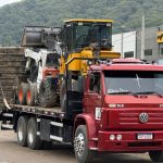 Itapema envia caminhões e retroescavadeiras para reforçar recuperação de Luiz Alves após fortes chuvas