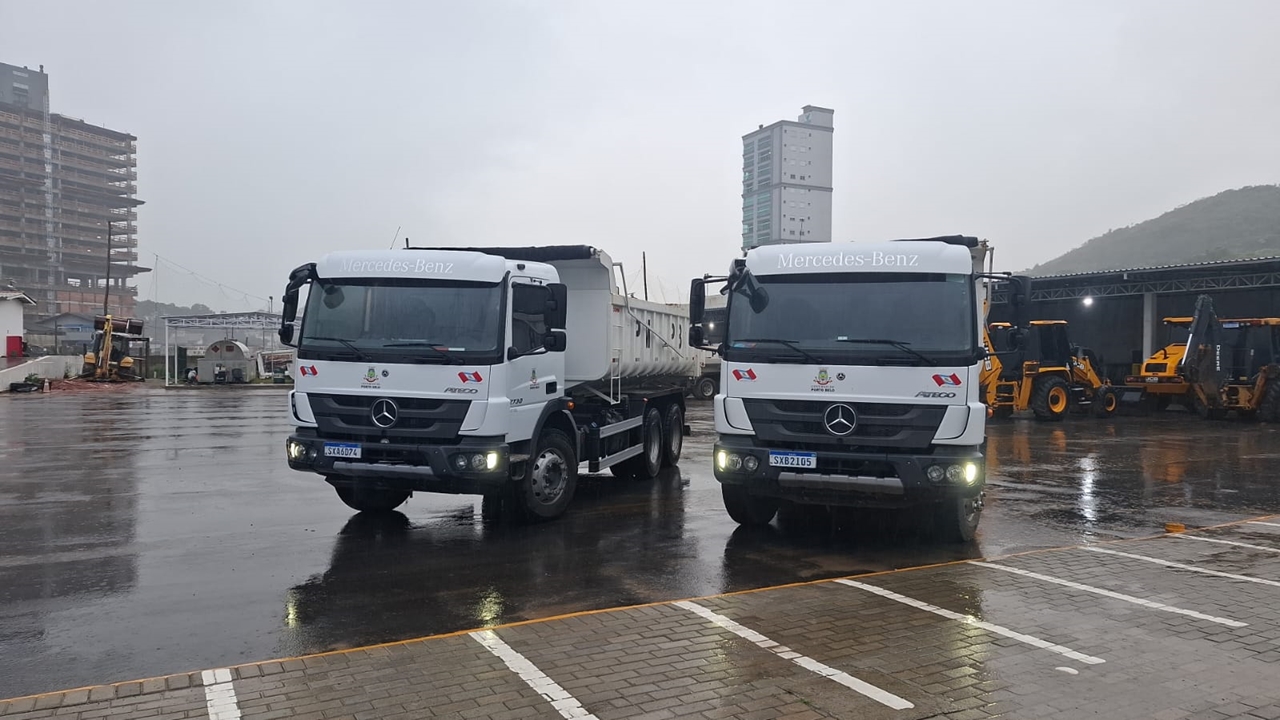 Prefeitura de Porto Belo envia equipamentos para auxiliar reconstrução de Luiz Alves após fortes chuvas