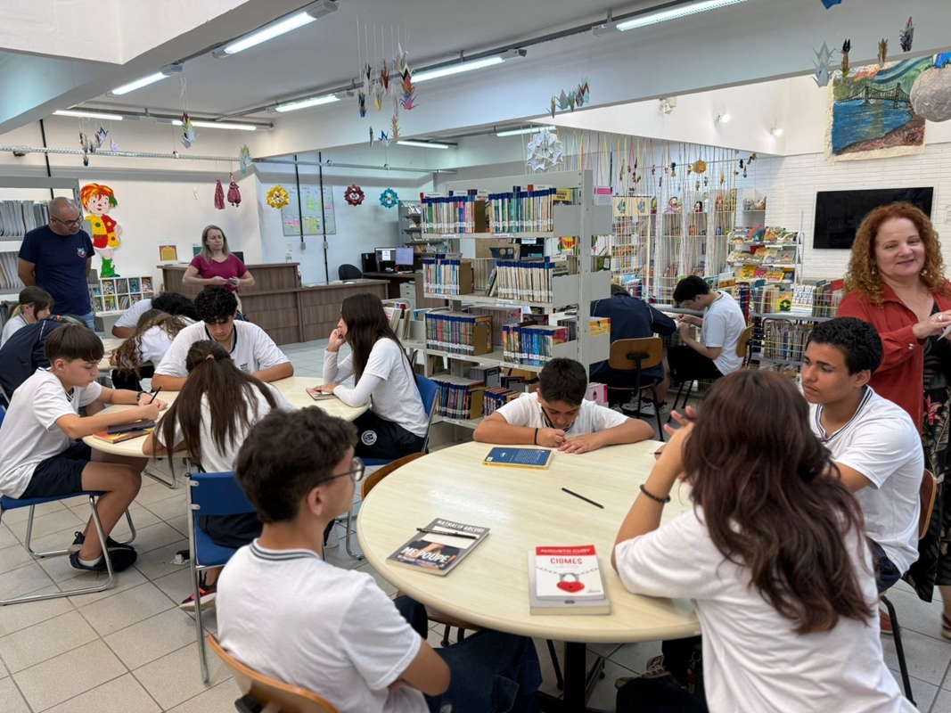 Alunos da ECIM Francisco Victor Alves visitam a Biblioteca Pública de Santa Catarina