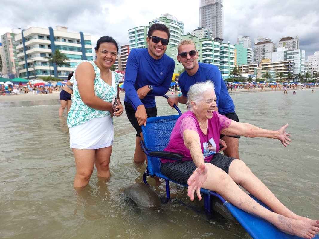Banho de mar com inclusão e acessibilidade: Projeto “Vida na Praia” retorna a Itapema (SC) em dezembro
