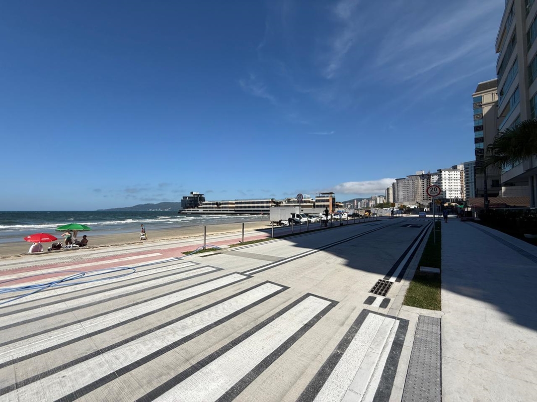 Reurbanização de trecho da orla da Meia Praia entra na fase final de execução