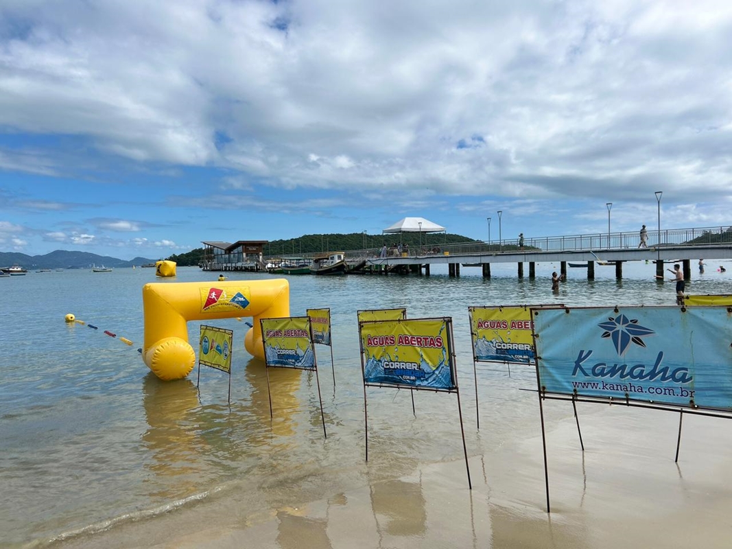 Porto Belo recebe mais de 230 atletas em competições de natação durante final de semana