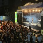 Maskavo anima quarta noite do Carnaval de Itapema na Arena Viva Verão