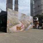 Montagem da Vila de Páscoa movimenta a Praça da Paz